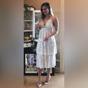 Saylor sunny tiered lace midi dress